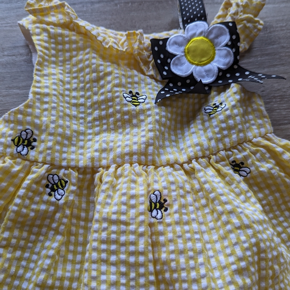 2/$10 gingham bee set - Picture 2 of 6